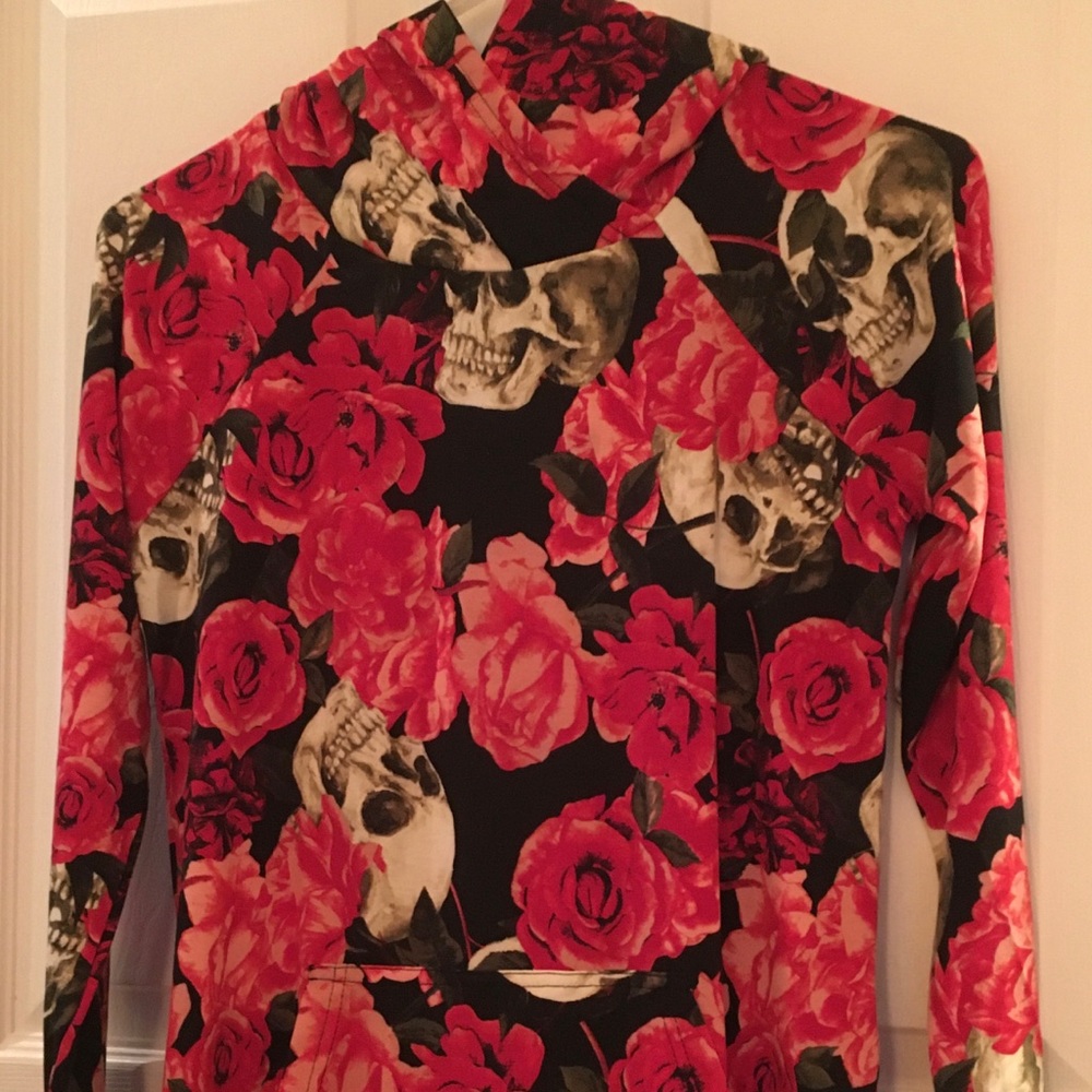 Lularoe M Amber Hoodie Skulls Roses *BEAUTIFUL*